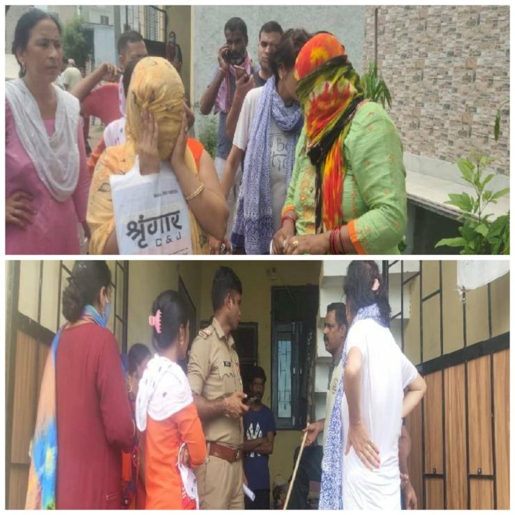 डॉक्टर के घर में चल रहा था सेक्स रैकेट: पॉश कॉलोनी में डॉक्टर के मकान मे चलता मिला सेक्स रैकेट.... दो महिलाओं को मोहल्ले वालों ने रंगेहाथ पकड़ा.... दोनों महिलाओं की पिटाई.... मौके से 2 युवक छत कूदकर फरार....