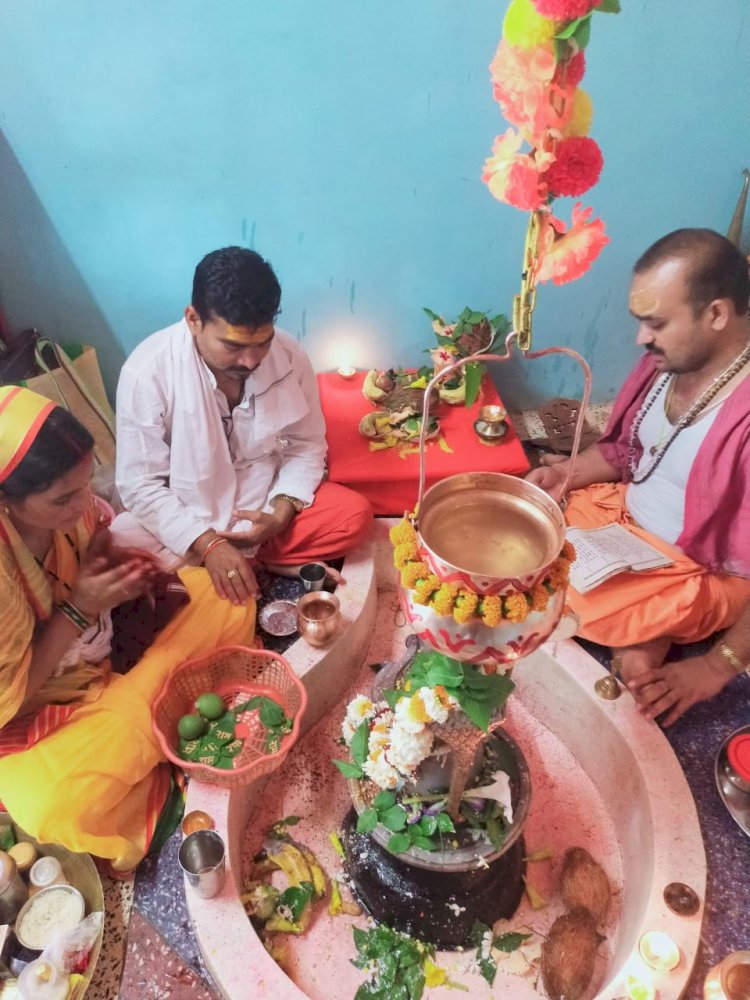बेमेतरा :शिव मंदिर में रुद्राभिषेक किया - देवेंद्र सिन्हा