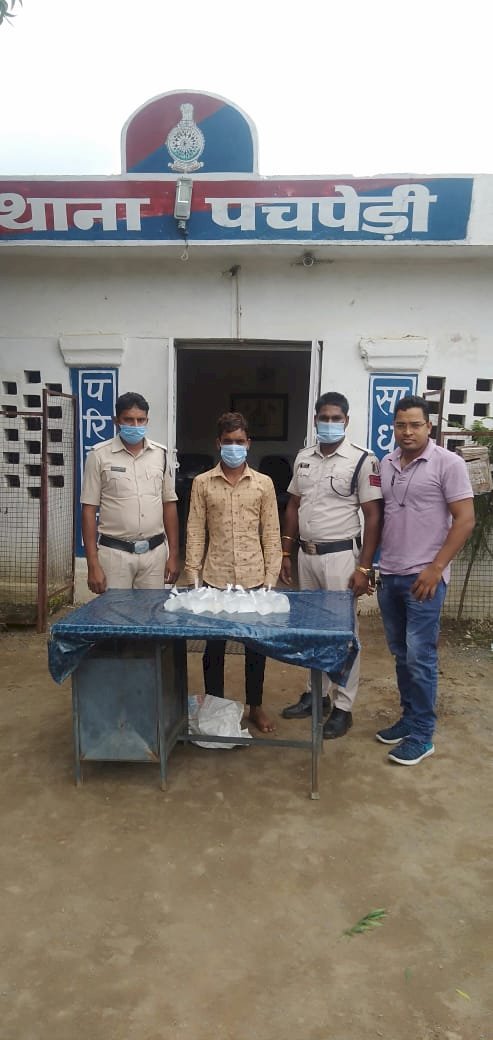 ग्राम लोढ़ाबोर से फिर पकड़ाया 1 अवैध शराब विक्रेता आबकारी एक्ट के तहत की गई कार्यवाही पचपेड़ी थाना क्षेत्र में लगातार हो रहे है अवैध शराब विक्रेताओं पर कार्यवाही से कोचियों के हौसले पस्त थाना प्रभारी राजपूत के चार्ज लेने के बाद से धीरे-धीरे विलुप्त होते जा रहे हैं अवैध शराब के विक्रेता पढ़े पूरी खबर