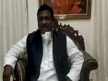 CG MLA का विवादास्पद बयान VIDEO: सवाल पर बिफरे कांग्रेस विधायक बोले ”सरगुजा के अंगूठा छाप आदिवासी की तरह प्रश्न पूछना उचित नहीं है, अपनी दिमागी हालत ठीक कीजिए फिर पूछिए सवाल”.... पूर्व गृहमंत्री से किस बात की माफी मांगू.... कह दी ये बड़ी बात.... देखें VIDEO.....