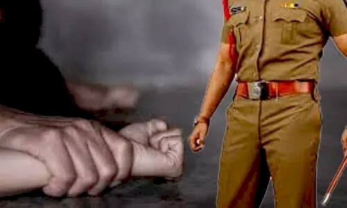 SI पर रेप का आरोप: महिला कॉन्स्टेबल ने सब इंस्पेक्टर पर लगाया बलात्कार का आरोप.... कहा, नशीला पदार्थ पिलाकर किया रेप.... अश्लील तस्वीरें खींचकर करने लगा ब्लैकमेल.... केस दर्ज......