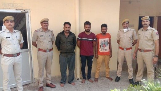 टैंकरों से केमिकल चुराकर बेचते थे, पुलिस की गिरफ़्त में तीन आरोपी
