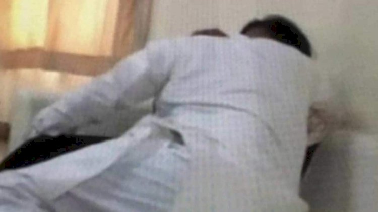 सांसद का सेक्स VIDEO वायरल: सेक्स वीडियो से सियासी भूचाल.... BJP सांसद का वीडियो वायरल करने के आरोप में युवक गिरफ्तार.... इधर एक नेता का दावा... पूरा वीडियो 15 अगस्त को अपने FB पर पोस्ट करूंगा.....