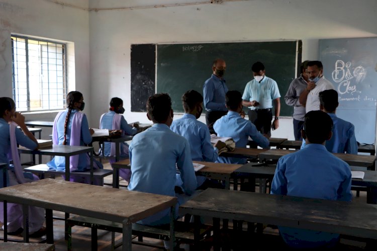 निरीक्षण:अपर मुख्य सचिव ने किये बेमेतरा जिले के सोंढ़ हायर सेकण्डरी स्कूल का औचक निरीक्षण
