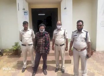 CG ब्यूटी पार्लर की आड़ में देह व्यापार :- बीवी और बेटी के साथ चलाता था सेक्स रैकेट….युवतीयों को ब्यूटी पार्लर में काम दिलाने के नाम पर करवाता था देह व्यापार….जबरदस्ती देह व्यापार कराने वाला अब गिरफ्तार…….