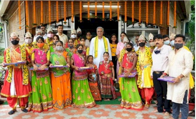 मुख्यमंत्री निवास में हर्षाेल्लास के साथ मनाया गया श्री कृष्ण जन्माष्टमी का पर्व,सीएम भूपेश ने प्रदेशवासियों की सुख,समृद्धि और खुशहाली की कामना की