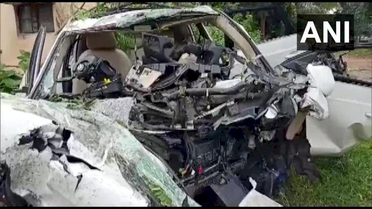 7 की मौत दर्दनाक सड़क हादसा : रफ़्तार का क़हर…खंभे से जा टकराई तेज रफ्तार Audi Car…..विधायक के बेटे-बहू समेत 7 की मौत ,सड़क हादसे में ऑडी कार के उड़े परखच्चे…. MLA के बहू-बेटे मौके पर ही तोड़ा दम……..