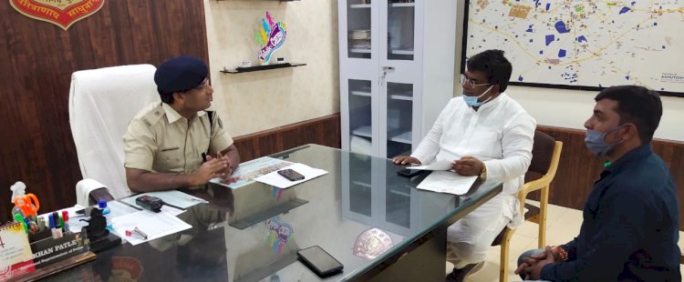 CG कांग्रेस विधायक ने न्यूड वीडियो कॉल को लेकर की शिकायत : विधायक ने न्यूड VIDEO कॉल व अश्लील चैट को लेकर की शिकायत…. SSP आफिस पहुंचकर सौंपा ज्ञापन………