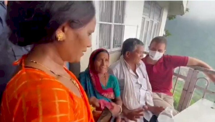 वैष्णो देवी में राहुल गांधी को अचानक मिले छत्तीसगढ़ के किसान, हालचाल पूछा तो कहा- “बहुत अच्छा काम करत हे हमर सरकार पढ़े पूरी खबर
