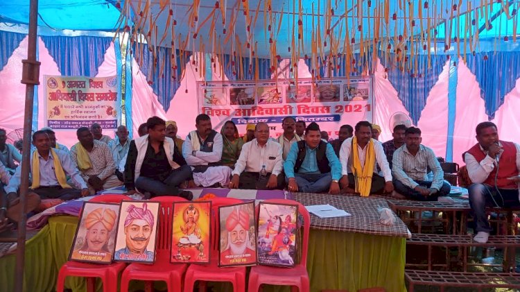 मस्तूरी ब्लॉक के ग्राम इटवा पाली में विश्व आदिवासी दिवस कार्यक्रम का किया गया आयोजन समाज के जनप्रतिनिधि हुए शामिल