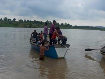11 मौत बड़ा हादसा: नाव पलटने से एक ही परिवार के 11 लोग डूबे, बच्ची समेत तीन के शव बरामद ,आठ अभी भी लापता… रेस्क्यू ऑपरेशन जारी……