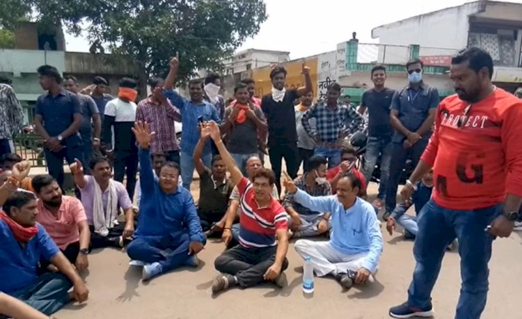 CG MLA और EX MLA पर FIR : इस मामले में विधायक और पूर्व विधायक पर FIR दर्ज, सैकड़ों कार्यकर्ताओं पर भी पुलिस ने दर्ज किया मामला, पढ़ें क्या है FIR की वजह जाने पूरा मामला…..