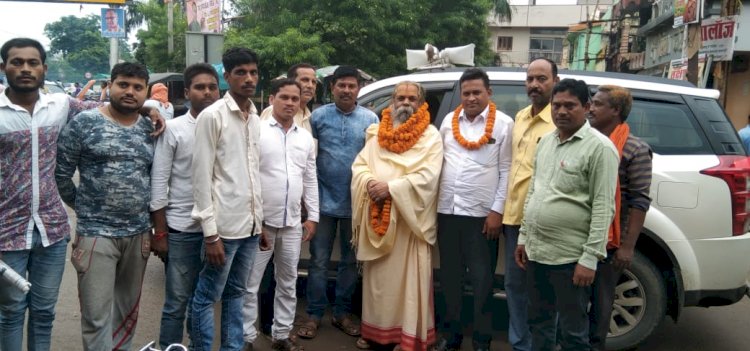 पंडरिया के गांधी चौक में गौ सेवा आयोग के अध्यक्ष का हुआ भव्य स्वागत।