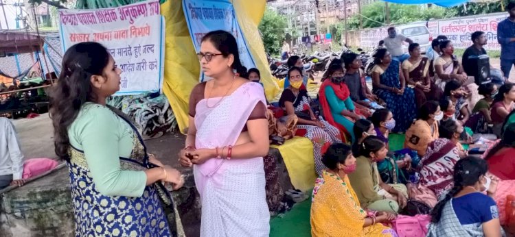 अनुकम्पा नियुक्ति हेतु अनशन पर बैठी विधवाओंके समर्थन में आई दीपिका कहा महिलाओं का दर्द क्या जाने संवेदनहीन भूपेश सरकार