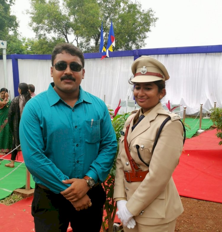CGPSC 2019 नतीजे: पति-पत्नी का कमाल.... टॉप 3 में पति-पत्नी शामिल.... सीएसपी पत्नी ने दी जेलर पति को मात.... पत्नी को दूसरा तो पति को मिला तीसरा रैंक.... पुलिस अधिकारी के बेटा-बहू दोनों बनेंगे डिप्टी कलेक्टर.... देखें राज्य प्रशासनिक सेवा के 242 पदों के लिए जारी मेरिट लिस्ट......