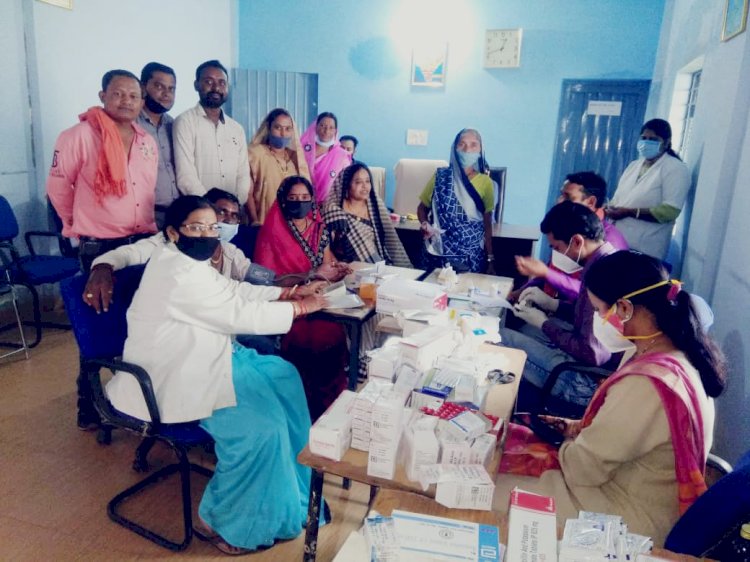 ब्रेकिंग न्यूज़: चंदखुरी में पीएम मोदी जी के जन्मदिन के शुभ अवसर पर भाजपा उतई मंडल के द्वारा स्वास्थ्य शिविर का आयोजन.....जिसमें 48 मरिजों का किया गया जांच.... सभी ग्रामीण जनों ने उठाया स्वास्थ्य शिविर का लाभ......