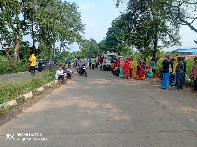 छत्तीसगढ़ सर्व आदिवासी समाज के द्वारा आदिवासी समाज के संवैधानिक विभिन्न मुद्दों को लेकर मस्तूरी में कुछ घंटो के लिए आज किया गया नाकेबंदी 30 अगस्त को भी किया गया था आर्थिक नाकेबंदी मांग पूरी होने तक करते रहेंगे आंदोलन - आदिवासी समाज