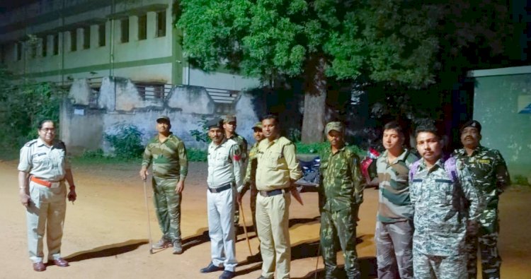 पुलिस कप्तान के द्वारा आधी रात को थाने में दिया गया दबिश। आम आदमी के तरह थाने में पुलिस अधीक्षक को देख अधिकारी जवानों के उड़ गए होश। पुलिस अधीक्षक ने लापरवाह अधिकारी/ जवानों को सिखाया सबक।