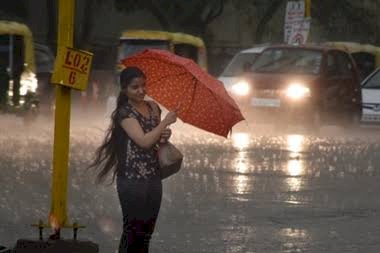भारी बारिश और चक्रवाती तूफान की आशंका: CG के इन स्थानों पर भारी से भारी और इन स्थानों पर हो सकती है चरम भारी बारिश.... इन जिलों में बहुत तेज हवा चलने की संभावना.... देखें कहां कैसा रहेगा मौसम.......