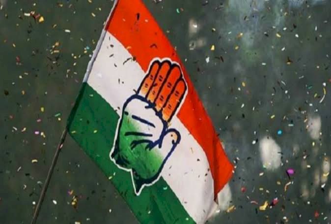 CG- दिल्ली उड़े दर्जन से अधिक MLA: दिल्ली पहुंचे छत्तीसगढ़ कांग्रेस के 15 विधायक.... MLA बोले, 60 विधायकों का समर्थन CM भूपेश के साथ.... कांग्रेस विधायक अचानक क्यों जा रहे दिल्ली?.... फिर गरमाया सियासी पारा......