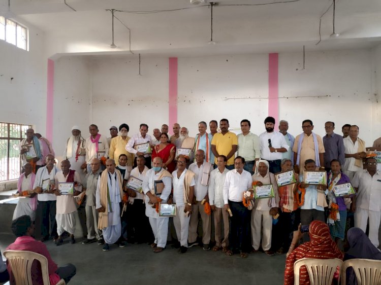 वरिष्ठ दिवस के अवसर पर पंडरिया विधायक ममता चंद्राकर ने किया बुजुर्ग नागरिकों का सम्मान।