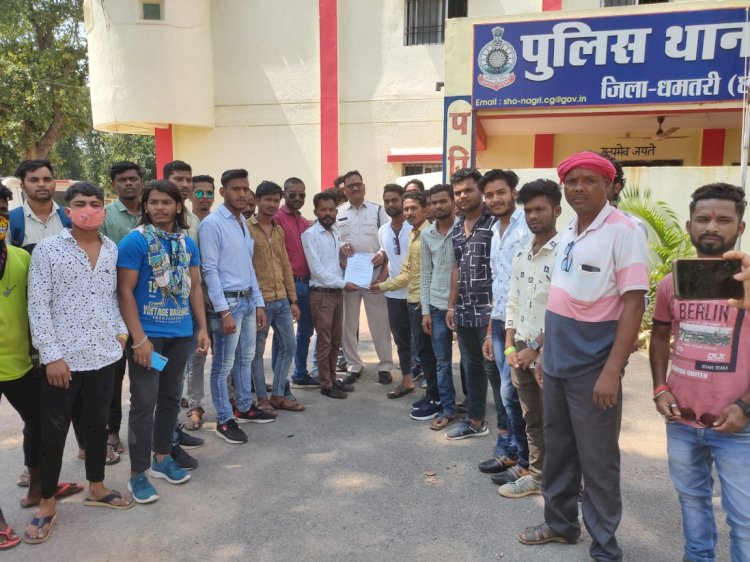 धार्मिक भावनाओं को भड़काने वालों पर कार्रवाई की मांग को ले कर श्री हिंदू संगठन नगरी के कार्यकर्ताओं ने SDM कार्यालय एवं थाना प्रभारी नगरी को ज्ञापन दिया गया...
