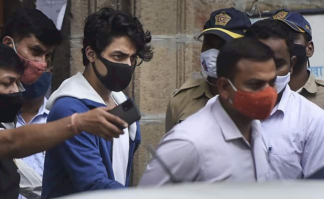 सलाखों के पीछे आर्यन खान: ड्रग्स मामले में शाहरुख खान के बेटे आर्यन खान की ज़मानत अर्ज़ी खारिज.... मां गौरी खान के बर्थडे पर भी जेल में ही रहना होगा.... मजिस्ट्रेट कोर्ट ने कहा,