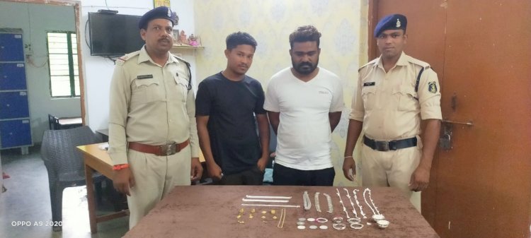 थाना माना कैम्प क्षेत्रांतर्गत माना बस्ती भाठापारा स्थित सूने मकान का ताला तोड़कर चोरी करने वाला शातिर चोर पवन मण्डल सहित कुल 02 आरोपी गिरफ्तार.....