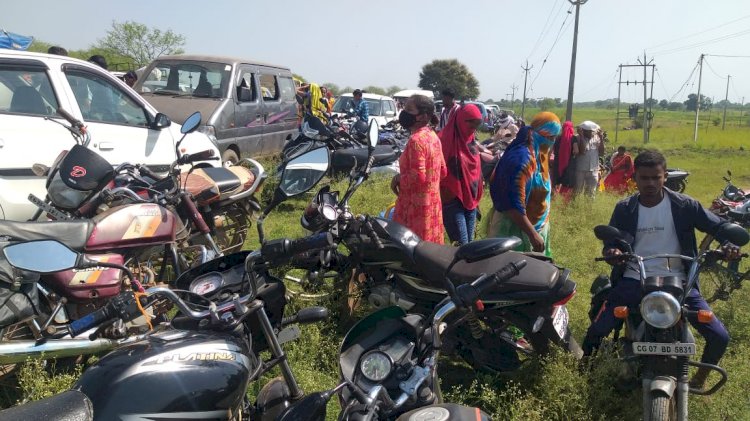 बेमेतरा जिले के श्री सिद्घि माता मंदिर में श्रद्घालुओं की उमड़ी भीड़, अव्यवस्था के चलते हो रही है परेशानी,बेमेतरा जिला प्रशासन एवं पुलिस प्रशासन का कोई व्यवस्था