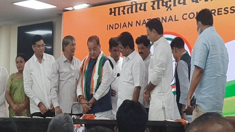 बीजेपी को बड़ा झटका: परिवहन मंत्री कांग्रेस में शामिल.... 6 बार के विधायक और वर्तमान में हैं परिवहन मंत्री.... MLA बेटे के साथ थामा कांग्रेस का हाथ.....