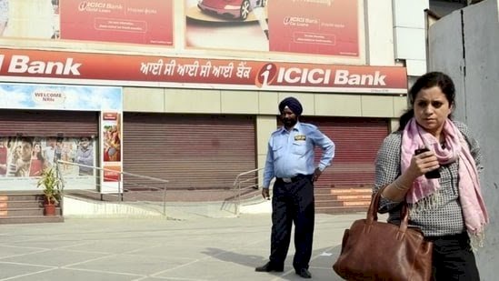 Bank Holidays: आज से लगातार 9 दिन बंद रहेंगे बैंक.... नवरात्रि दशहरा सहित इन त्योहारों के कारण बंद रहेंगे बैंक.... घर से निकलने के पहले यहां देख लें पूरी लिस्ट... जानें कहां-कहां रहेगी तालाबंदी......