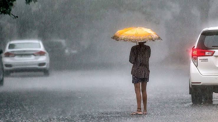 भारी बारिश का रेड अलर्ट: अधिकांश इलाकों में मूसलाधार बारिश.... बंद रहेंगे स्कूल और आंगनबाड़ी केंद्र.... चारधाम न जाने की अपील.... वहीं यहां बारिश से अब तक 21 की मौत.... 11 जिलों में अलर्ट.....