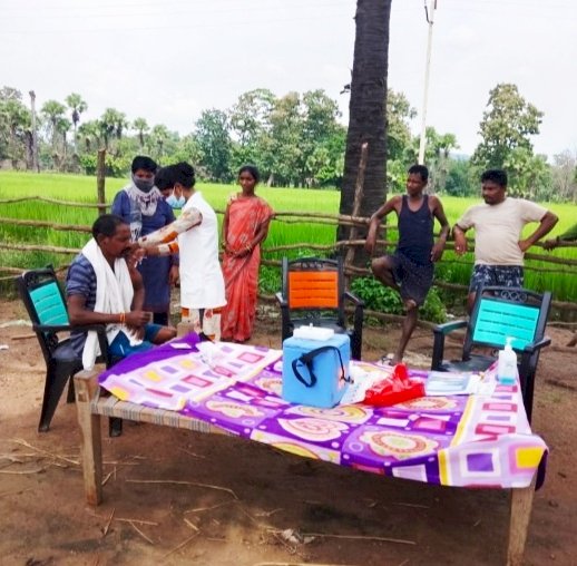 तिम्मापुरम और चिमलिपेन्टा पहुँच स्वास्थ्य विभाग ने ग्रामीणों को लगाया कोविड टीका साथ ही मलेरिया जाँच और मौसमी बिमारियों से बचाव के लिए वितरित की दवा