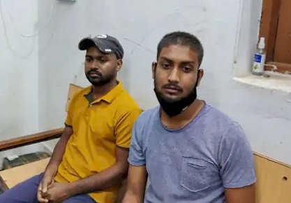 CG- रेप का आरोपी कॉन्स्टेबल गिरफ्तार: प्रेमी संग घूमने निकली थी दो बच्चों की मां.... आरक्षक ने किया दुष्कर्म.... दो दोस्त देते रहे पहरा.... कॉन्स्टेबल और ग्राम सचिव समेत 3 गिरफ्तार.... बलात्कार करने वाला आरक्षक सस्पेंड.....