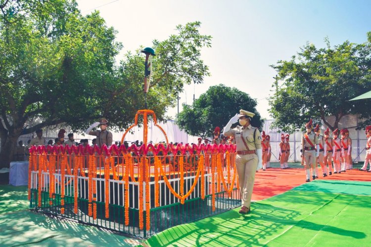 शहीद दिवस पर वीर शहीदों को दी गई भावभीनी श्रद्धांजली।