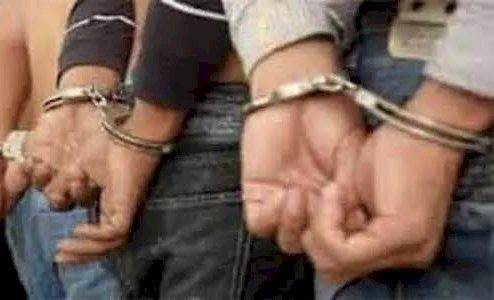 CG ब्रेकिंग : कोर्ट से भाग गया हत्या का आरोपी , हथकड़ी सहित पुलिस को चकमा देकर भाग गया ये बदमाश ,हत्या के मामले में लाया गया था पेशी पर...मचा हड़कंप.....