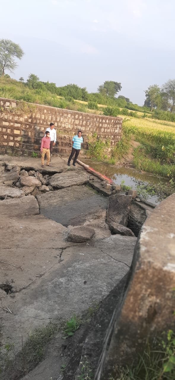 DHAMTARI : कलेक्टर एल्मा ने किया नगरी के मल्हारी वियर का निरीक्षण...अधिकारियों को दिए आवश्यक निर्देश...