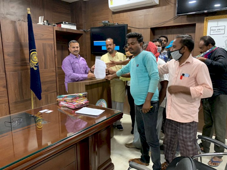 CG:किसानों ने प्रदेश सरकार की धान खरीदी की नीति की खोली पोल, कलेक्टर को ज्ञापन सौंप व्यवस्था दुरुस्त करने की रखी मांग