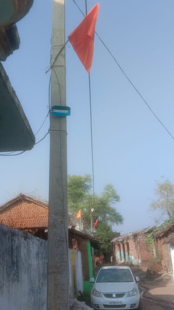 जनसेवा कल्याण समिति रौहा के द्वारा, समिति के कार्यकर्ता व ग्रामवासी के सहयोग से अपने अपने घरों से बिजली देकर सभी खंभों में लगाया लाइट और भगवा ध्वज।