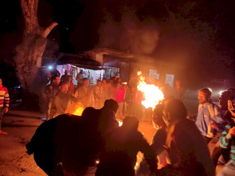 *कवर्धा में हुए भगवा ध्वज के अपमान व विजय शर्मा की रिहाई के मांग को लेकर भाजयुमो ने फूंका मुख्यमंत्री और वन मंत्री का पुतला....*