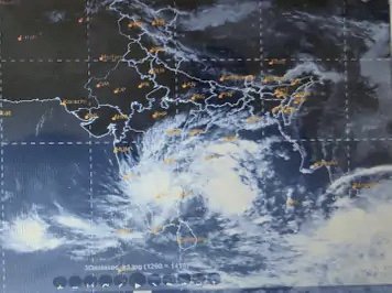 CG मौसम अलर्ट: प्रदेश में बदला मौसम का मिज़ाज….आज कई थानों पर हल्की से मध्यम बारिश होने या गरज चमक के साथ छींटे पड़ने की संभावना....किसानों के लिए एडवाइजरी जारी….देखें कहां कैसा रहेगा मौसम.....