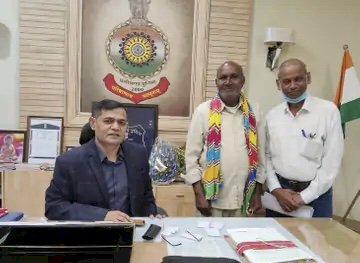 CG बिना FIR, सीधा न्याय : जब पीड़ित ने कहा…IG मोर भगवान…बेटों की सरकारी नौकरी का झांसा देकर किसान से ठगे लाखों रुपए…..IG ने वही किया जैसा फरियादी ने चाहा..फिर जो हुआ…आरोपी ने मांगा माफी….पढ़े पूरा मामला…….