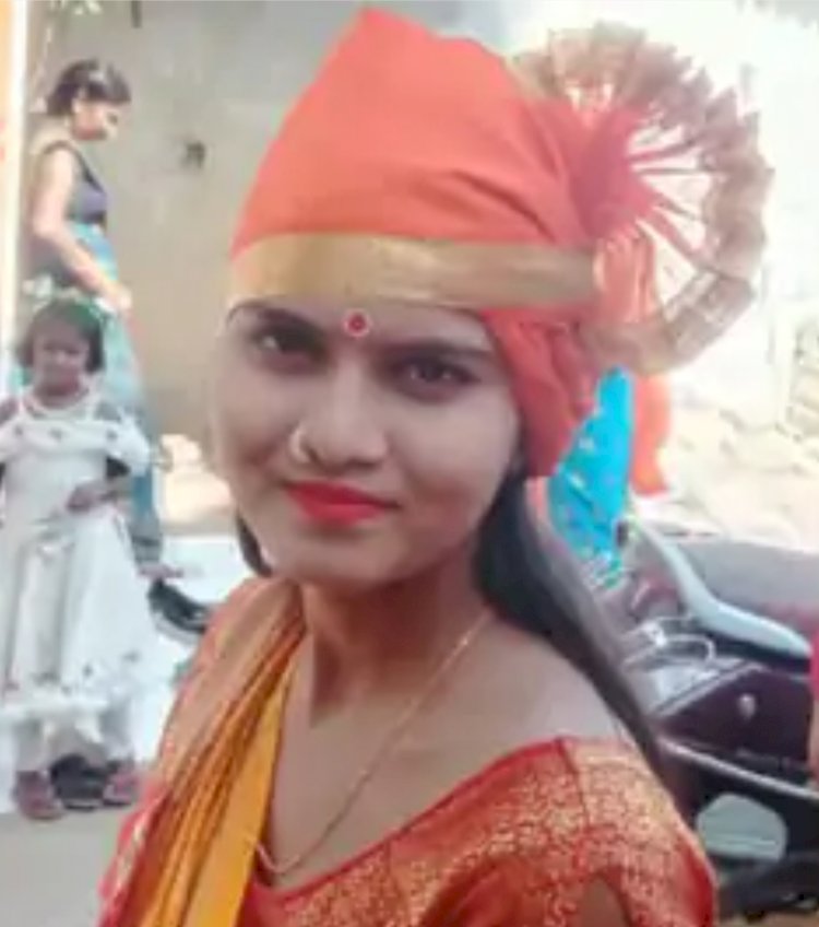 CG- प्रेमिका की मिली लाश: लड़के वाले आए थे देखने.... शादी तय हुई तो पड़ोसी ने बाल पकड़ कर जमकर पीटा.... हाथ पर ब्लेड से काटने के मिले निशान.... झगड़े के बाद फांसी से लटकी मिली युवती.... जांच में जुटी पुलिस......