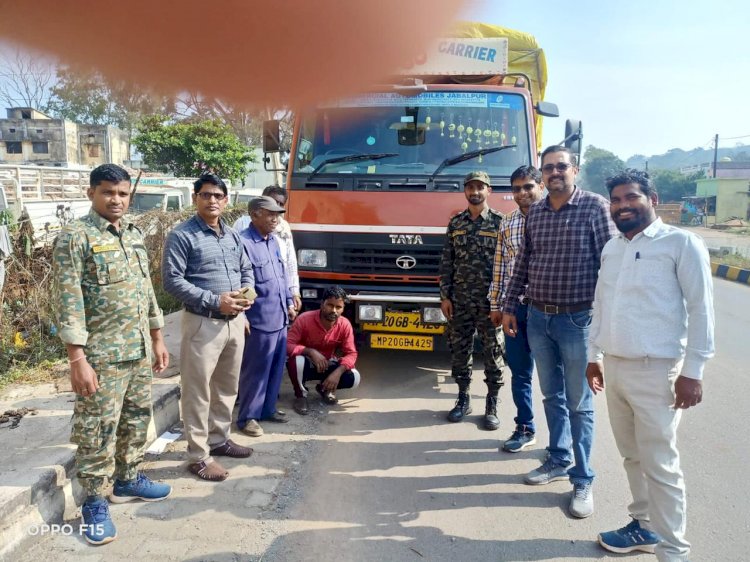 चिल्पी पुलिस एवं राजस्व विभाग की बड़ी कार्यवाही अवैध धान से भरी ट्रक को नाकाबंदी कर पकड़ा गया