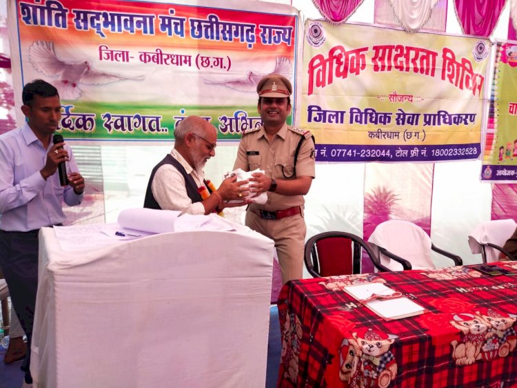 कबीरधाम पुलिस द्वारा बाल सुरक्षा सप्ताह, अभिव्यक्ति चाइल्ड लाइन से दोस्ती अभियान के तहत पंडरिया स्कूल के बच्चो को कराया थाने का भ्रमण।
