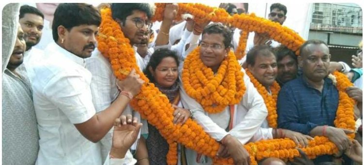 जनपद उपाध्यक्ष नितेश सिंह ठाकुर के नेतृत्व में मस्तुरी में दो प्रदेश अध्यक्षों मोहन मरकाम व पूर्णचंद कोको पाढ़ी का हुआ भव्य स्वागत