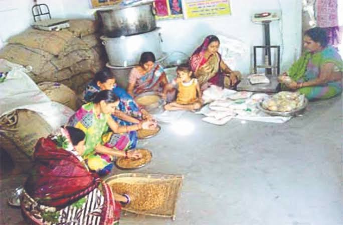 बिग CG न्यूज: रेडी टू ईट को बेहतर बनाने के लिए अपनाई जाएगी केंद्रीयकृत व्यवस्था.... मशीनों के जरिए रेडी टू ईट पोषण आहार का किया जाएगा उत्पादन.... बैठक में लिया गया निर्णय.... टेक होम राशन में रेडी टू ईट फूड निर्माण एवं वितरण का कार्य अब ऐसे होगा.......