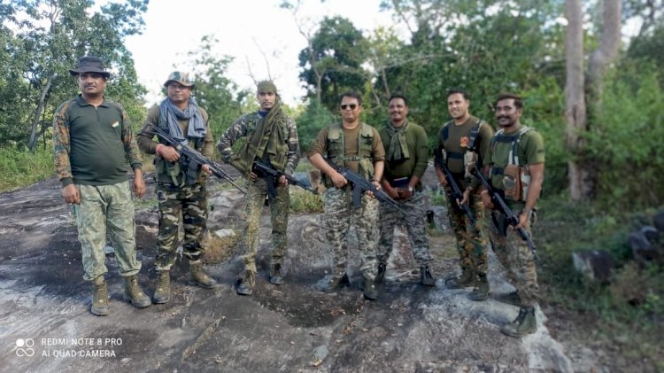 एडीजी हाउसिंग,आईजी बस्तर पहुँचे दोरनापाल,एस॰पी॰दो दिनों तक रहे जंगलों मे जवानों संघ गुज़ारी रात,सड़क निर्माण और सुरक्षा का मुआयना किया