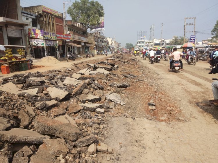 CG:बेमेतरा मुख्यालय में सड़क निर्माण कार्य बना जी का जंजाल,ठेकेदार की मनमानी