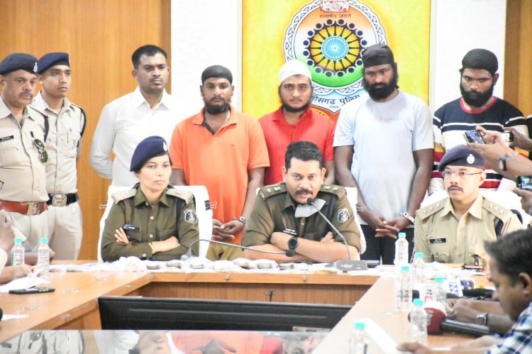 CG- एक ही रात मे तोड़े 3 घरो के ताले: अंतरराज्यीय गिरोह का पर्दाफाश.... नकदी, जेवरात समेत 23 लाख की चोरी.... MP के चोरों ने CG में कर ली चोरी.... कार से आए लेकिन पहले चुराई बाइक.... पुलिस ने 650 CCTV खंगाले.......